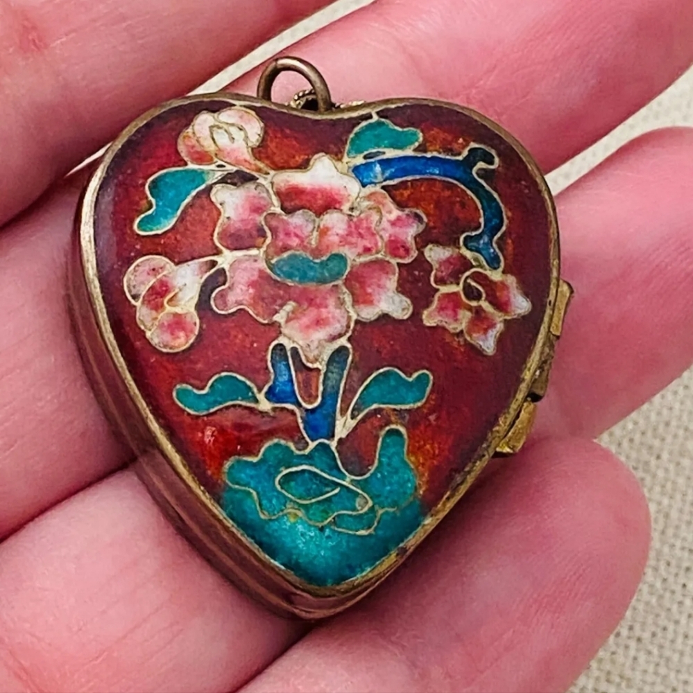 Vintage Heart Trinket Box